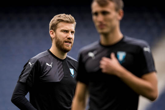 Malmö FFs Rasmus Bengtsson och i förgrunden Magnus Wolff