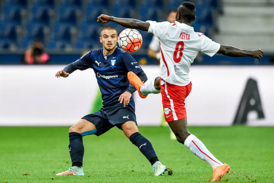 Malmö FFs Vladimir Rodic och Salzburgs Naby Keita