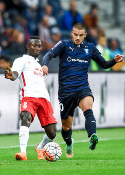Salzburgs Naby Keita och Malmö FFs Vladimir Rodic