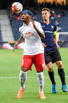 Salzburgs Paulo Miranda och Malmö FFs Markus Rosenberg