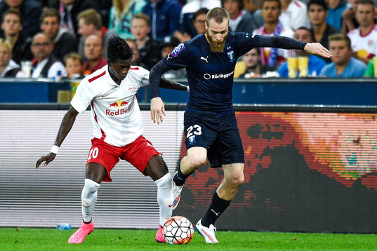 Salzburgs David Atanga och Malmö FFs Jo Inge Berget