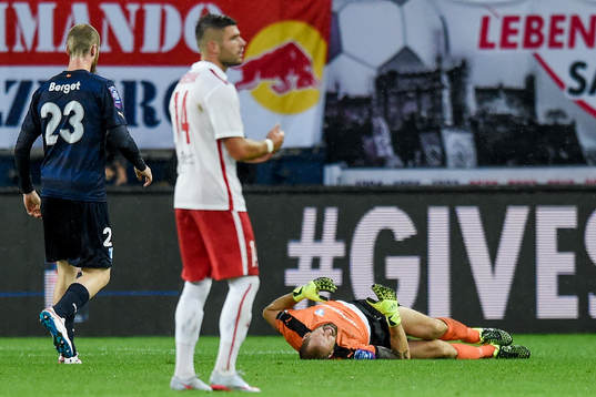 Malmö FFs målvakt Johan Wiland har ont