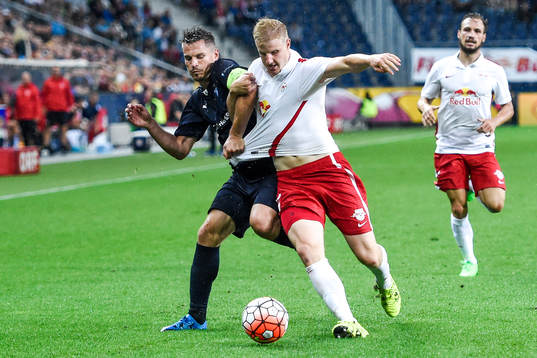 Malmö FFs Markus Rosenberg och Salzburgs Martin Hinteregger