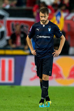 Malmö FFs Kari Arnason deppar