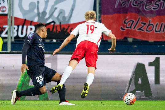 Malmö FFs Felipe Carvalho fäller Salzburgs Håvard