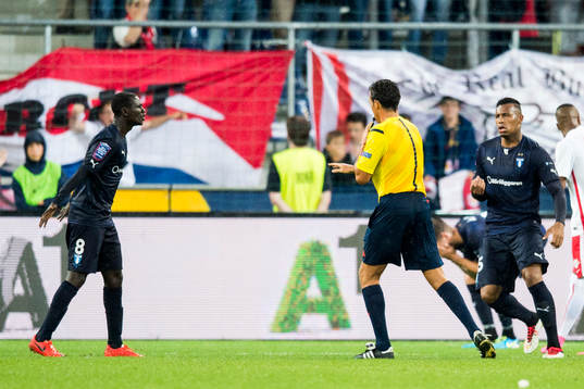 Malmö FFs Enock Kofi Adu och Felipe Carvalho reagerar när