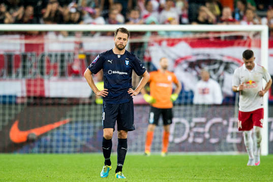 Malmö FFs Kari Arnason deppar