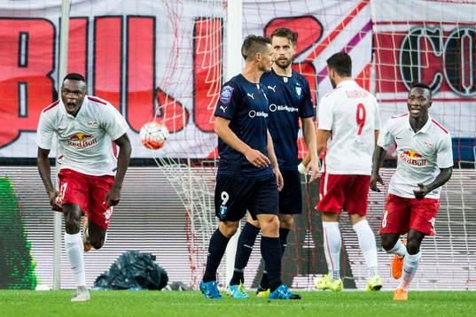 Salzburgs Andreas Ulmer och Naby Keita jublar och Malmö
