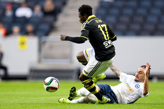 s Ebenezer Ofori och Atromitos Stefano Napoleoni
