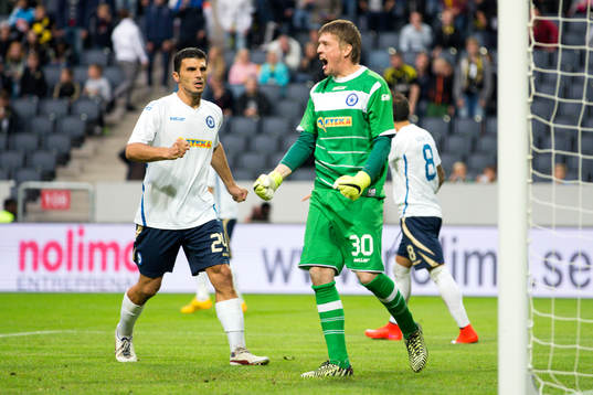 Atromitos målvakt Andrei Gorbunov jublar