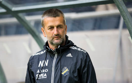 s assisterande tränare Nebojsa Novakovic