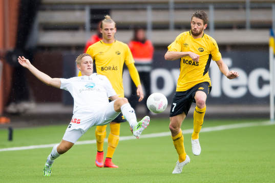 Odds Thomas Grögaard och Elfsborgs Marcus Rohdén i kamp