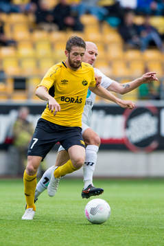 Kamp mellan Elfsborgs Marcus Rohdén och Odds Jone Samuelsen