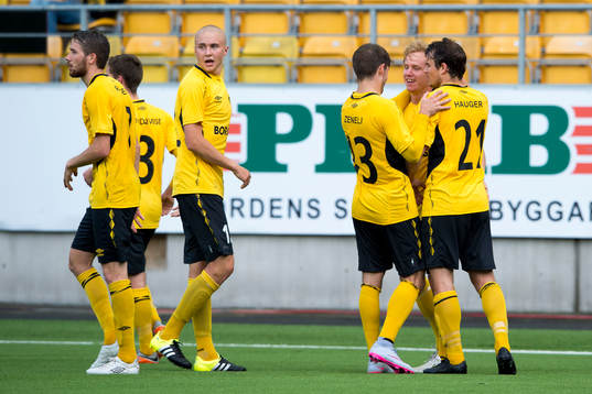 Elfsborgs Simon Lundevall kramas om