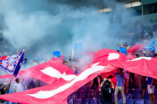 Belenenses supportrar tände bengaler