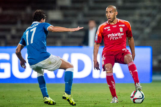 IFK Göteborgs Haitam Aleesami bevakas av Belenenses Fábio