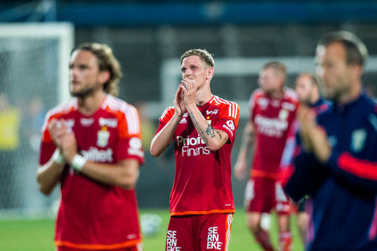 IFK Göteborgs Sören Rieks tackar publiken