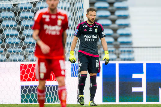 IFK Göteborgs målvakt John Alvbåge deppar