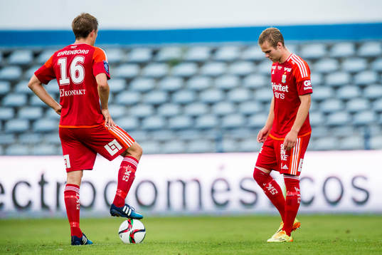 IFK Göteborgs Mikael Boman och Gustav Engvall deppar