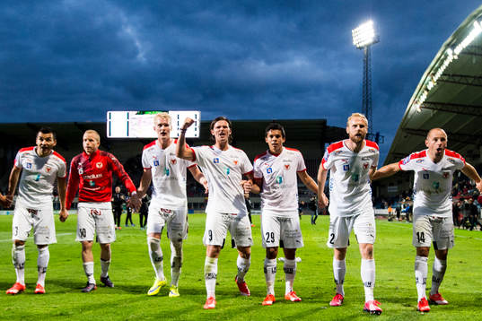 Kalmars spelare jublar