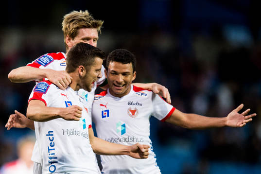 Kalmars Filip Sachpekidis, David Elm och Emin Nouri jublar
