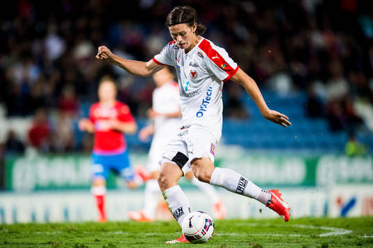 Kalmars Marcus Antonsson testar skott