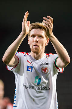 Kalmars David Elm tackar publiken