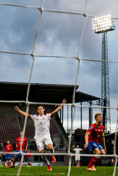 Kalmars Marcus Antonsson jublar och Helsingborgs Andreas