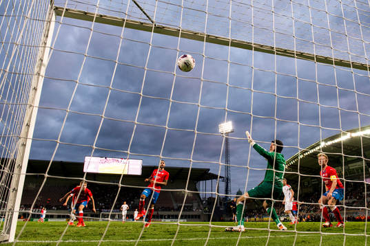 Helsingborgs målvakt Matt Pyzdrowski ser matchavgörande