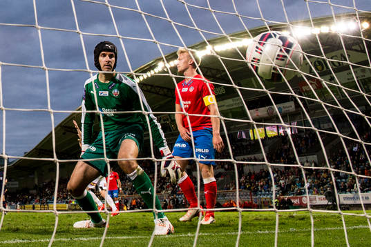 Helsingborgs målvakt Matt Pyzdrowski och Andreas Landgren