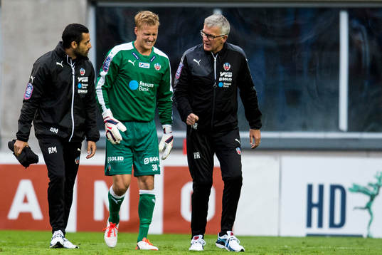 Helsingborgs målvakt Pär Hansson tvingas till byte