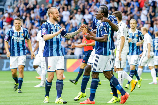 Djurgårdens Alexander Faltsetas gratulerar Sam Johnson
