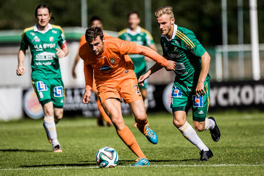 Athletics Filip Rogic före Ljungskiles Niclas Andersén