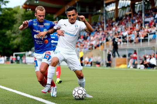Åtvidabergs Hampus Holmgren och Malmö FFs Victor Yoshimar