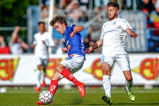 Åtvidabergs Simon Skrabb och Malmö FFs Erdal Rakip