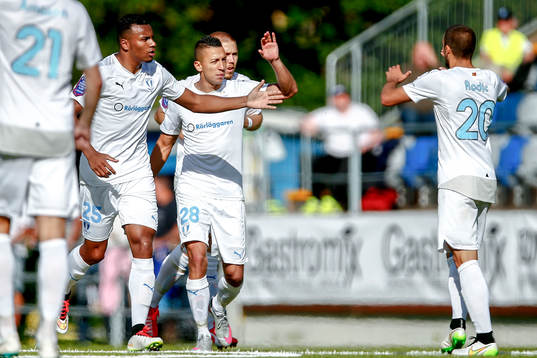 Malmö FFs spelare firar 2-2  av Nikola Djurjic