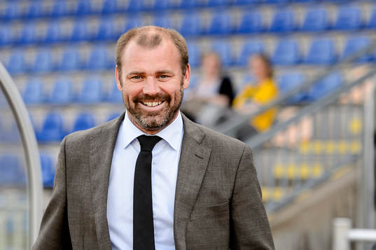 Daniel Kristiansson TV4 före fotbollsmatchen i Superettan