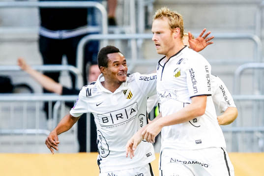 Häckens Michiel Hemmen kvitterar till 1-1under