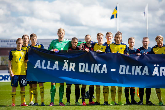 Spelarna i Ängelholm och Brommapojkarna ställer upp med