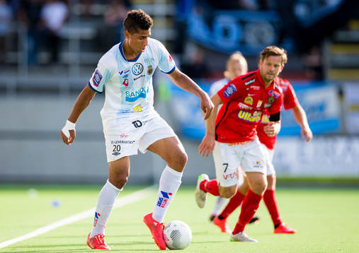 Gefles Emil Bellander med boll