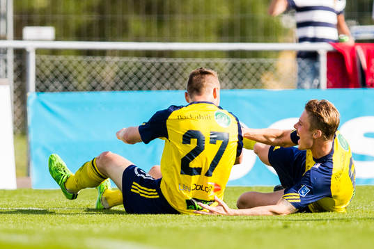 Ängelholms Piotr Johansson och Marcus Bergholtz jublar