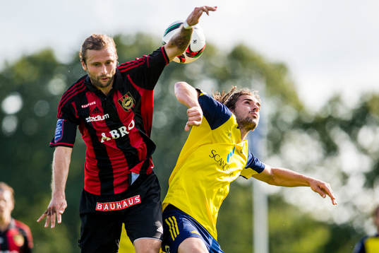 Brommapojkarnas Fredric Jonson  och Ängelholms Vlado
