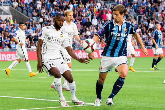 Häckens René Makondele och Djurgårdens Jesper Arvidsson