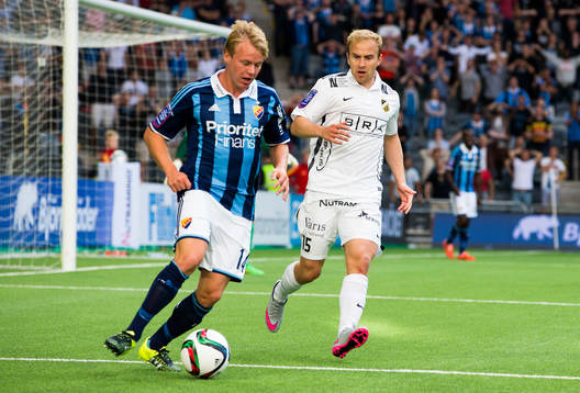 Djurgårdens Elliot Käck och Häckens Kari Arkivuo