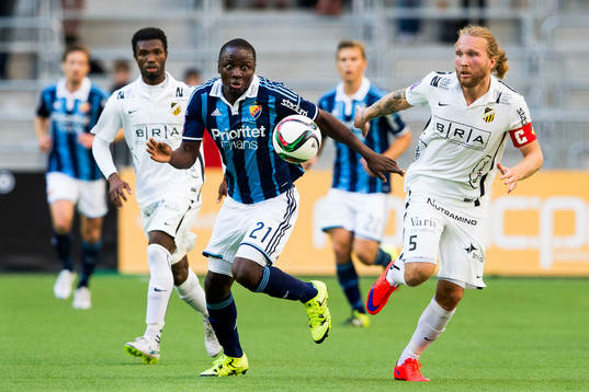 Djurgårdens Nyasha Mushekwi och Häckens Emil Wahlström