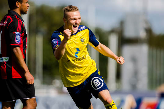 Ängelholms Piotr Johansson jublar över Eric Robert