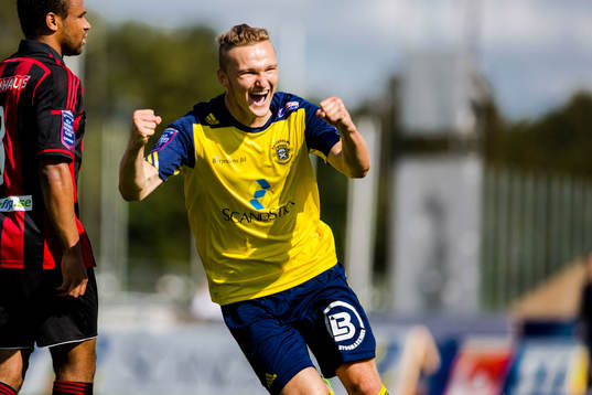 Ängelholms Piotr Johansson jublar över Eric Robert