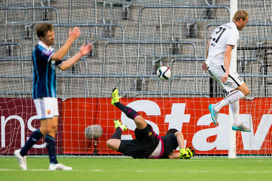 Häckens Michiel Hemmen kvitterar för Häcken till 1-1