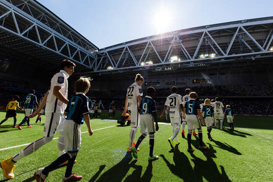 Häckens spelare gör entré på Tele2 Arena innan