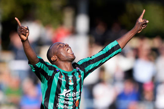 Bläddra bland fler bilder av Fotboll, Superettan, Varberg - Frej Täby